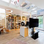 Wohnzimmer mit offener Empore