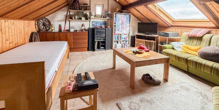 Wohn-Schlafzimmer DG