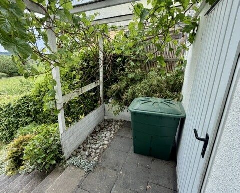 Erdgeschoss - Zugang zur Garage und zum Garten