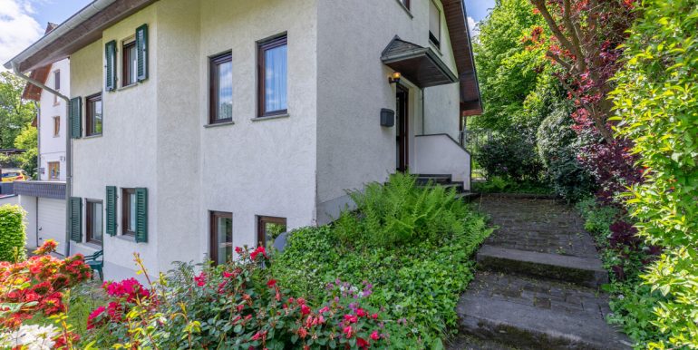 Ein paar Stufen zum Haus