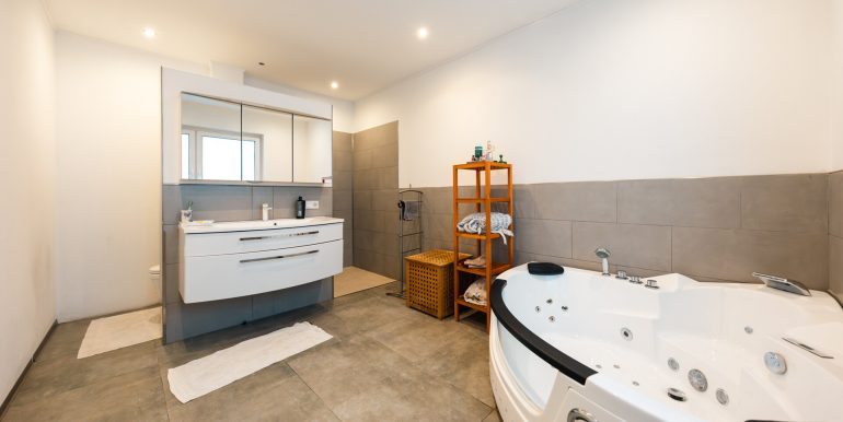 Badezimmer Elternschlafzimmer