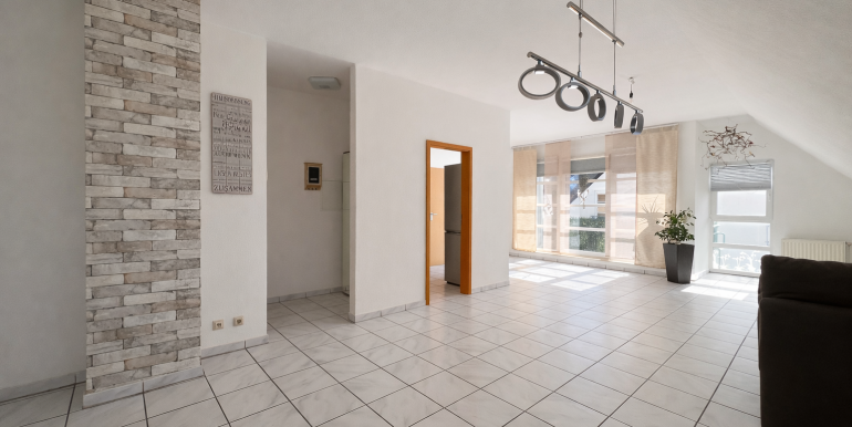 Bodentiefe Fenster zur Loggia