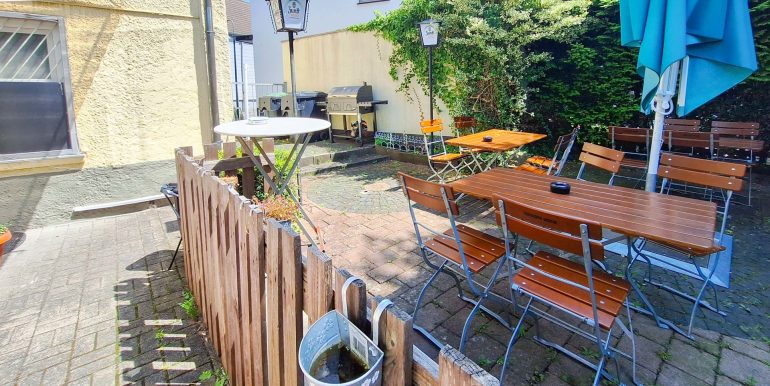 Terrasse Gaststätte EG