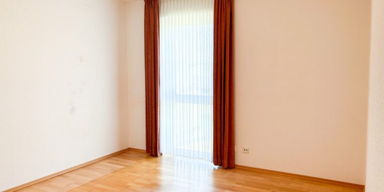 geräumiges Schlafzimmer