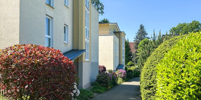 gepflegte Außenanlage
