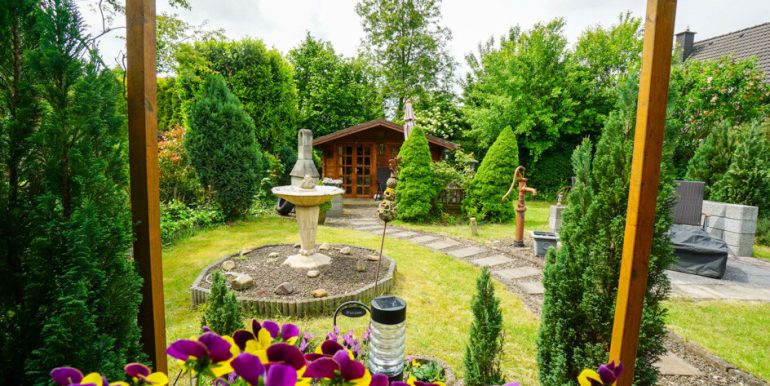 ... mit Blick in den Garten