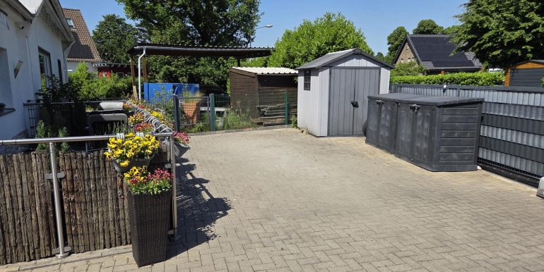 Parkfläche vor dem Haus