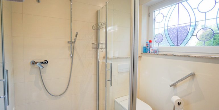 ...mit großer Dusche