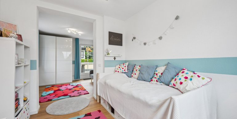 Kinderzimmer 2 mit Zugang zum Balkon