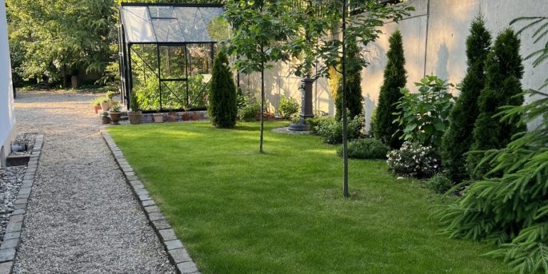 Garten seitlich
