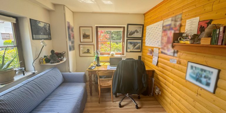 Büro EG