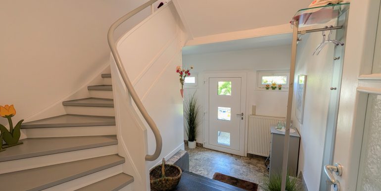 Treppe zum Obergeschoss