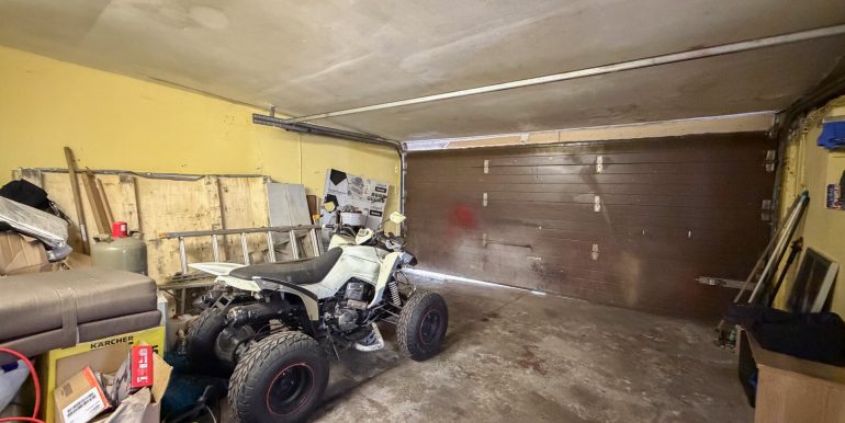 Garage zur Gewerbeeinheit