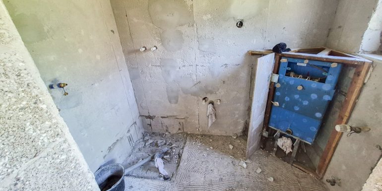 Bad - Wohnung links