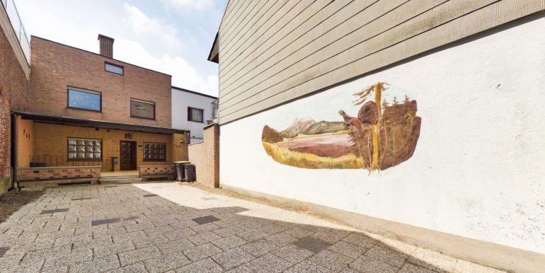 Hausansicht_und_Zufahrt_1