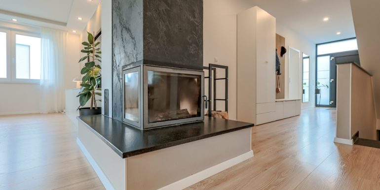 Kamin EG