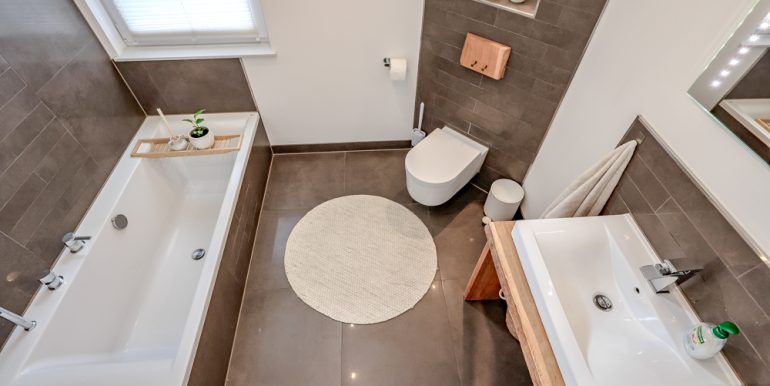 Badezimmer EG