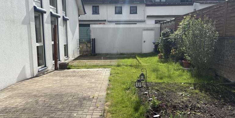 Terrasse  und  Garten