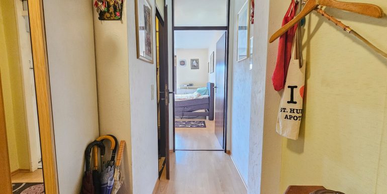 Wohnungsflur rechts