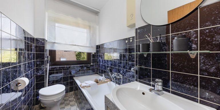 Badezimmer mit Tageslicht