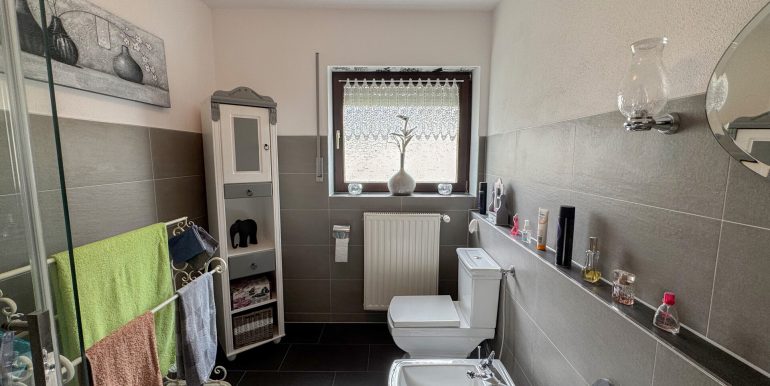 Tageslichtbad mit Dusche