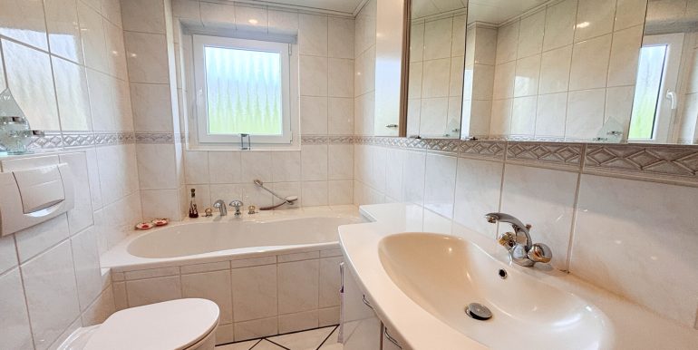 Badezimmer EG