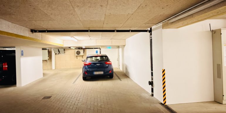 Tiefgaragenstellplatz