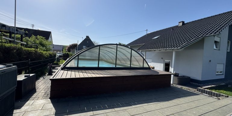 überdachter Poolt