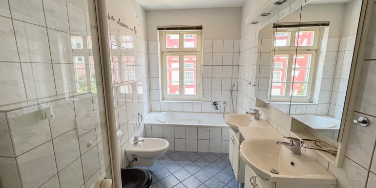 Wannen- und Duschbad 1.OG
