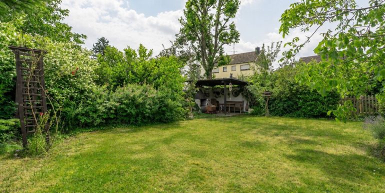 Garten mit Freisitz