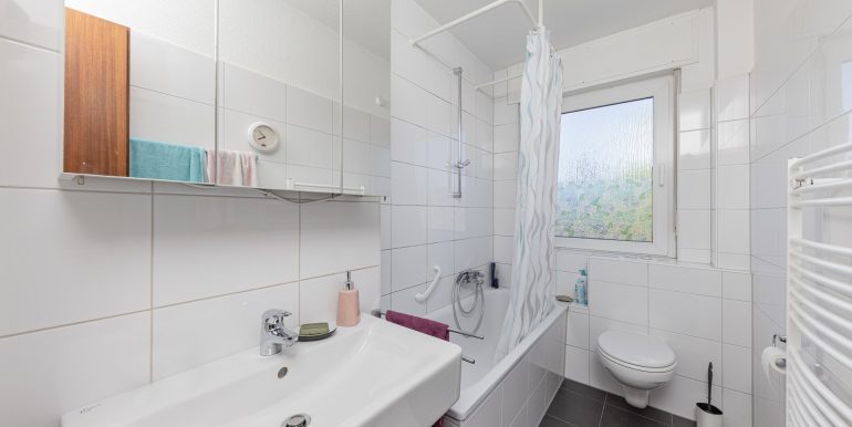 Einblick Wohnung straßenseitiges Haus