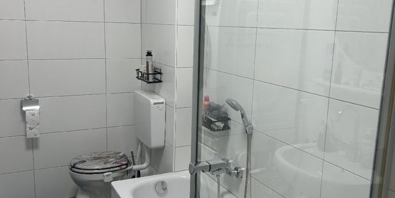 Bad mit Wanne u. Dusche