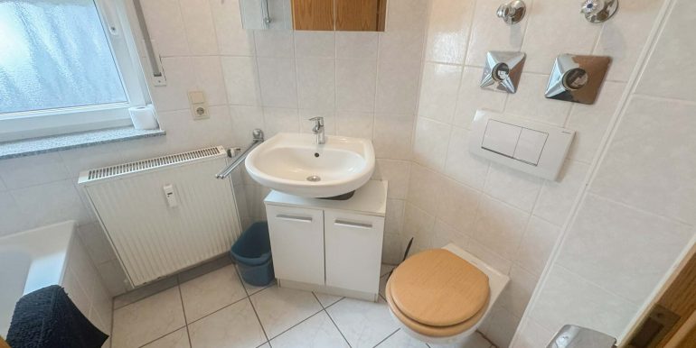 WE EG links Tageslichtbad mit Wanne