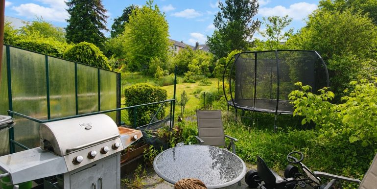 Terrasse und Grün