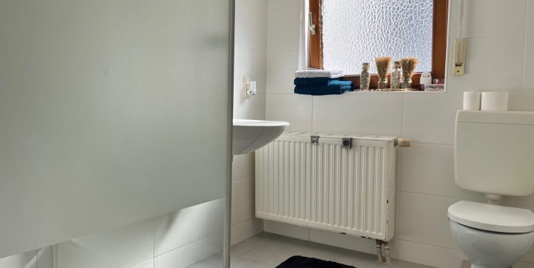 renoviertes Bad mit Dusche (Whg. 3)