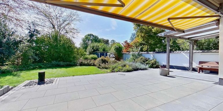 Terrasse mit elektr. Markise