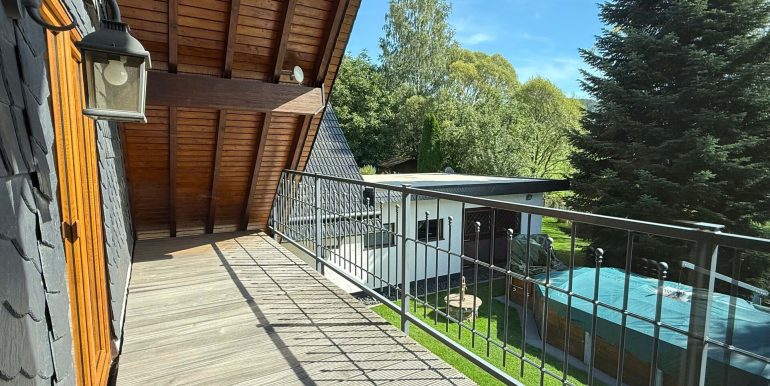 DG Großer überdachterBalkon