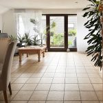 großzügiges Wohnzimmer