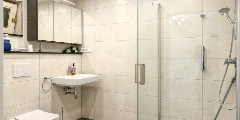 modernes Badezimmer