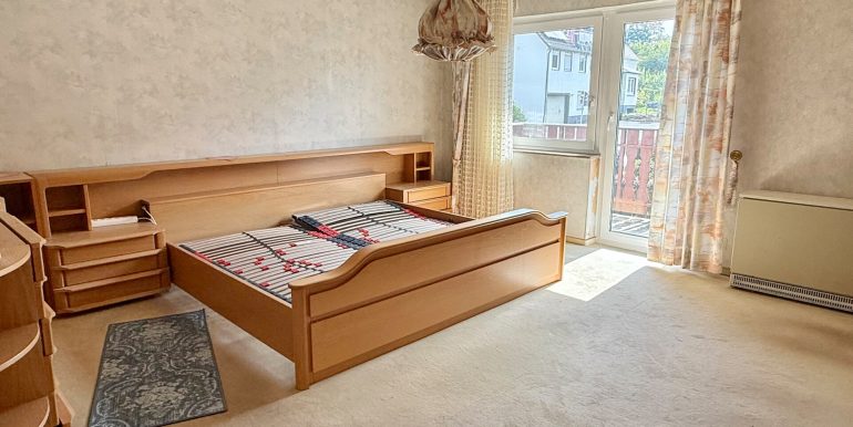 OG Schlafzimmer mit Balkon (Nr. 1)