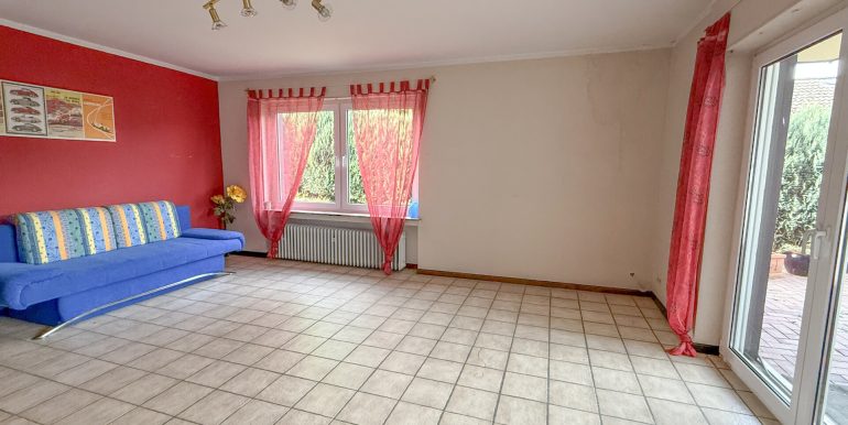 (UG) Wohnzimmer mit Terrasse
