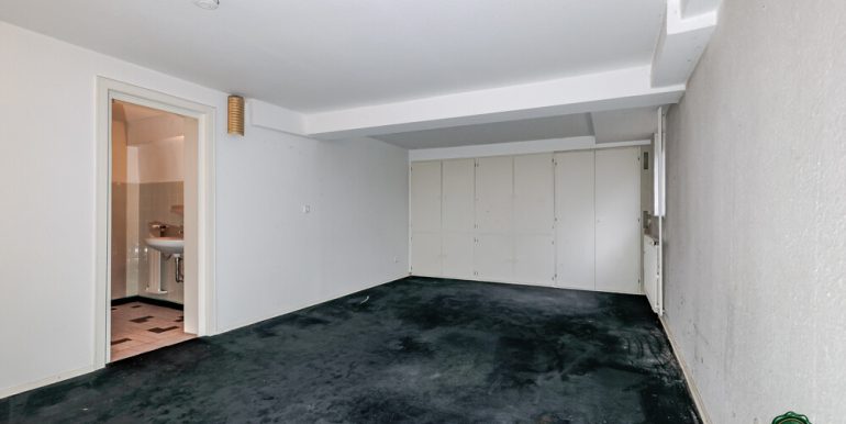 Zimmer 1 KG