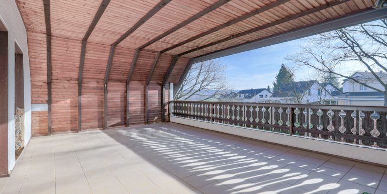 Überdachte Terrasse Obergeschoss