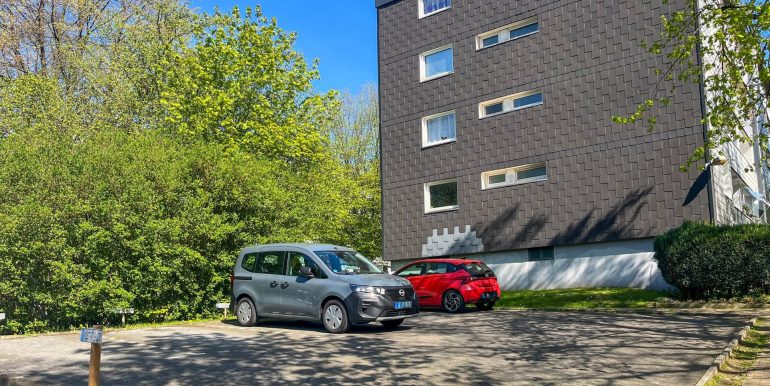 10 Außenstellplätze direkt am Haus
