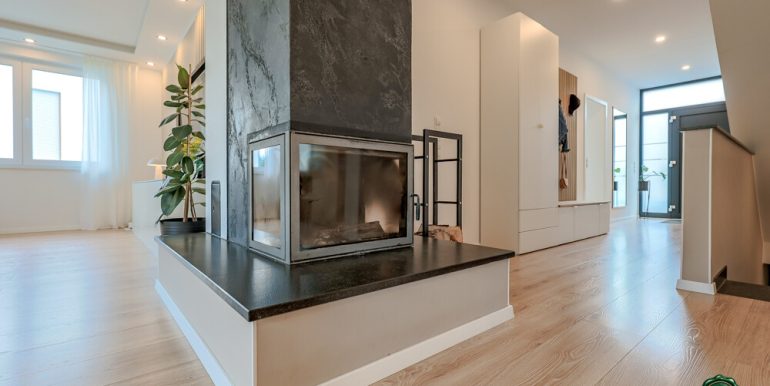 Kamin EG