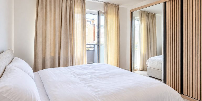 Schlafzimmer 1. OG Links