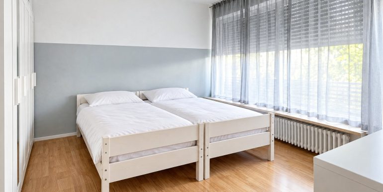 Schlafzimmer 2. OG Links