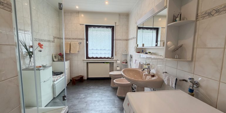 Badezimmer EG