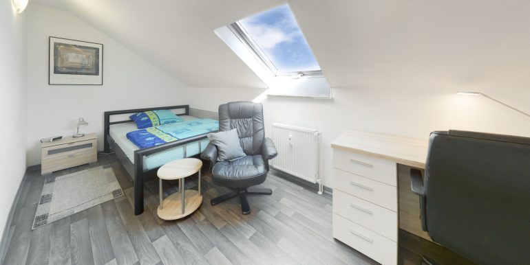 Schlafzimmer DG