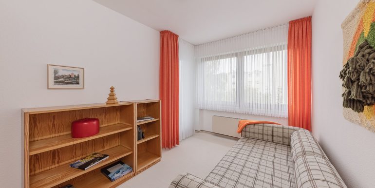 Zimmer mit Zugang zur Loggia